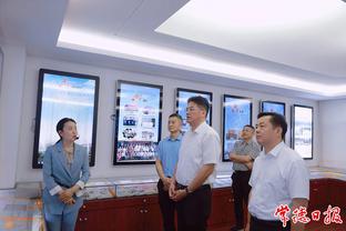 杨毅：李凯尔进攻端被防空 不足以改变防守 无法给队友创造机会